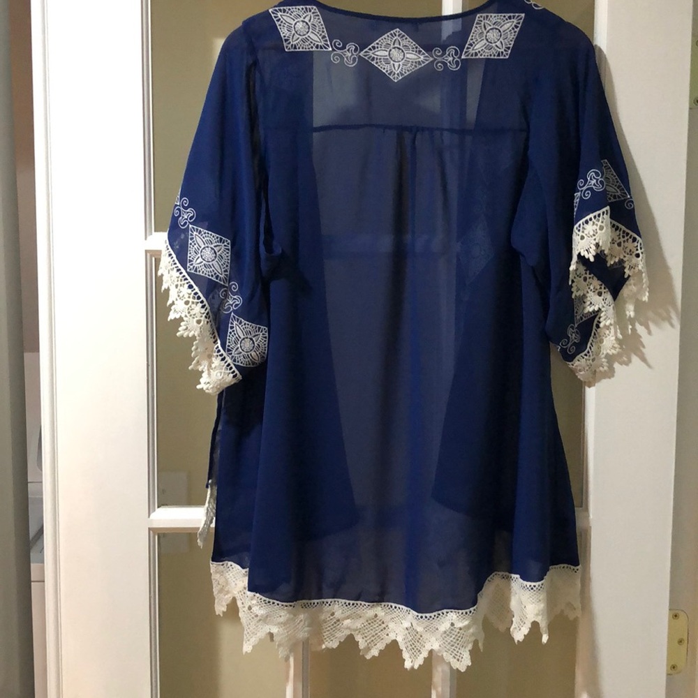 Embroidered top - Picture 2 of 2